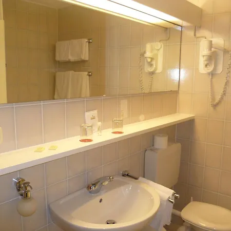 Avia 4* Regensburg